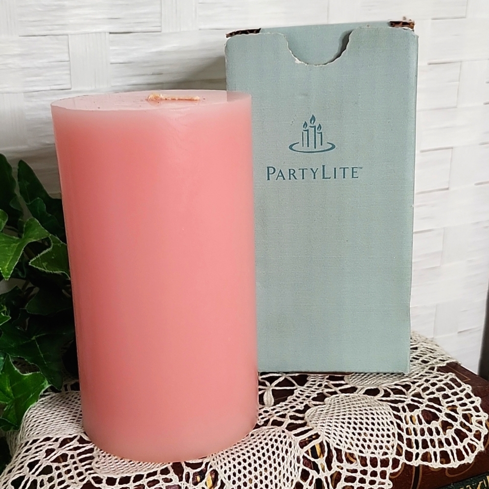 👉*NWT* PARTYLITE 3x5 PILLAR CANDLE #C35320 NATURES GARDEN FRAGRANCE